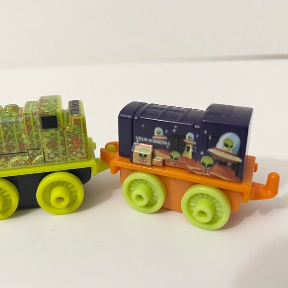 Lot of 9 Fisher Price Thomas and Friends Minis Train Engines - Picture 11 of 16